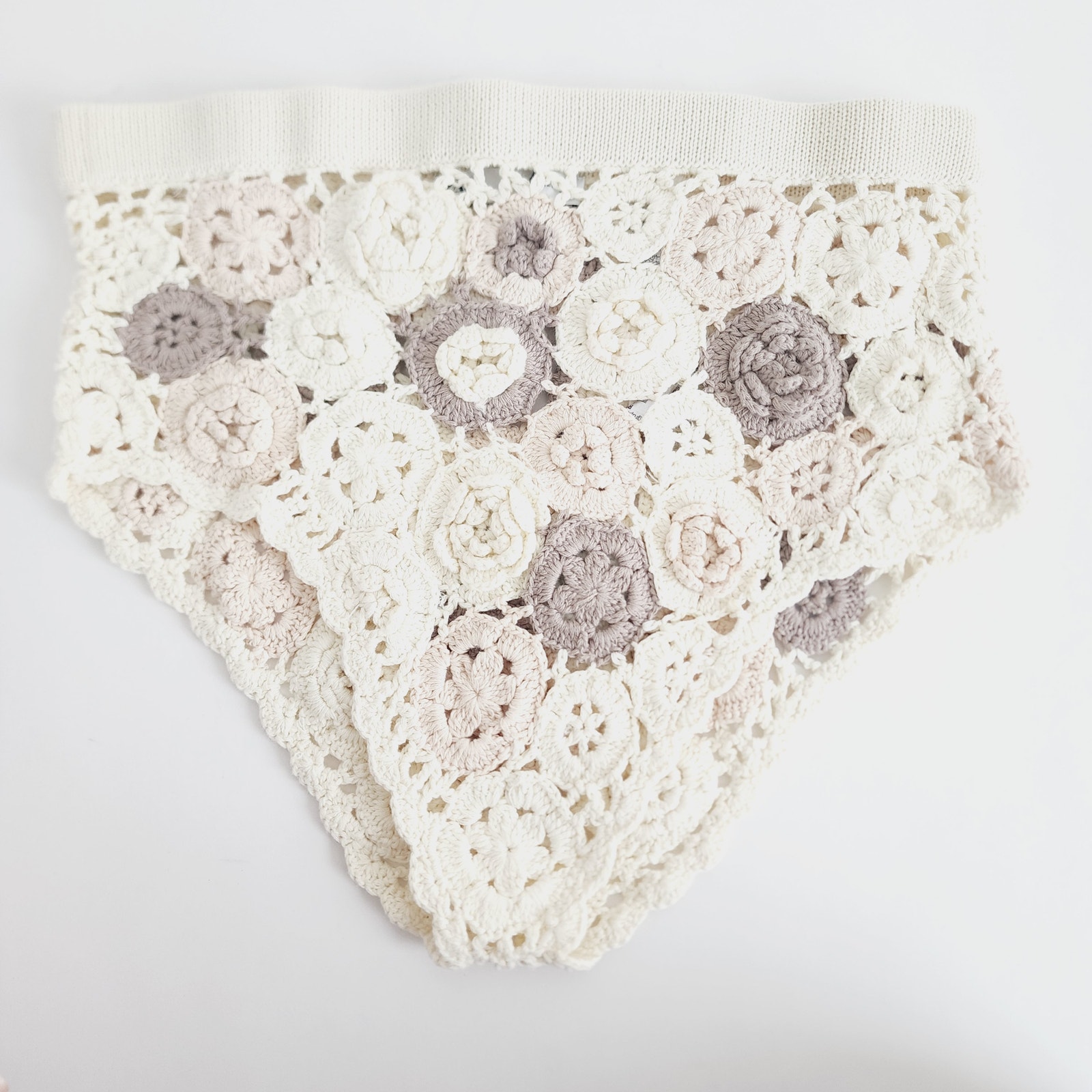 Zara Cotton Floral Crochet Micro Shorts Swim Cover-Up Size Medium-Large — image 2 of 7